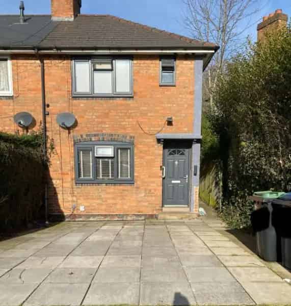 2 Bed End Terraced House Large Garden Driveway