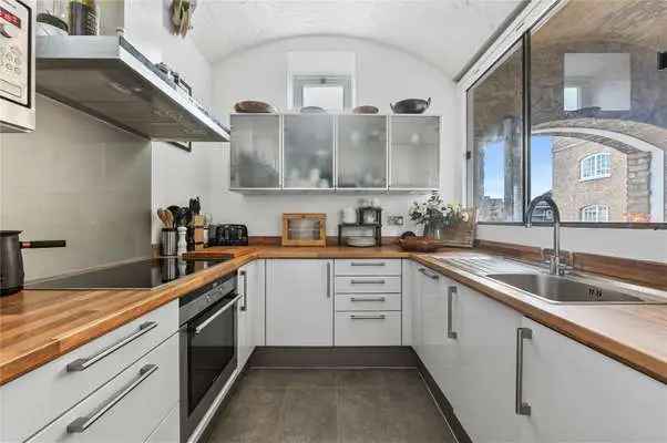 East Smithfield, London, E1W 1AT | Property for sale | Savills