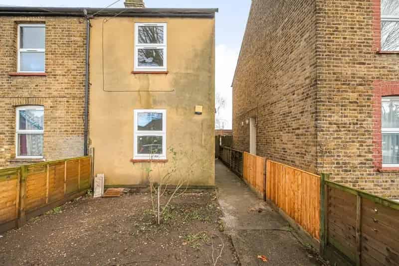 Refurbished 3-Bedroom House Kingston Road
