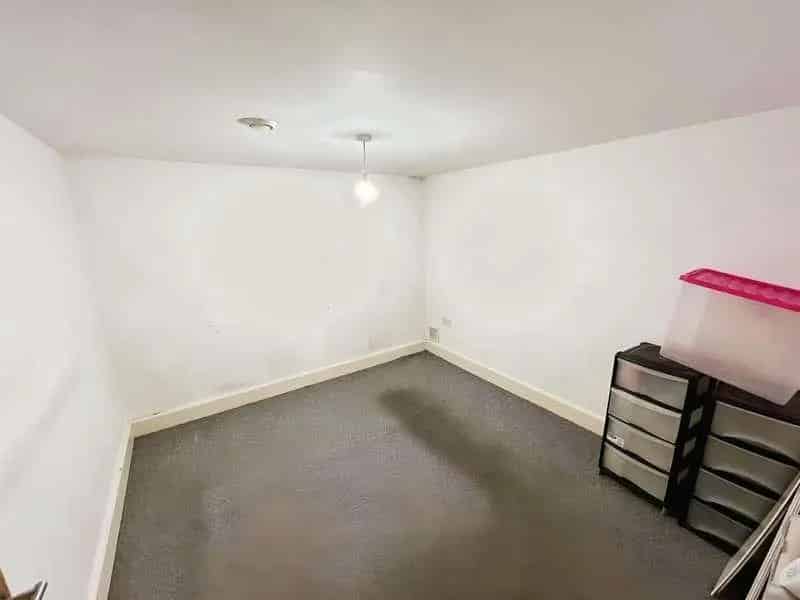 1 Bed Flat for Sale Canton Cardiff Public Auction 20th May 2025