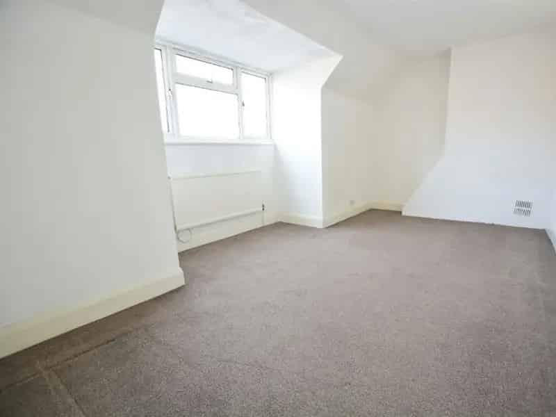 Spacious Three Bedroom Maisonette Hove Family Home