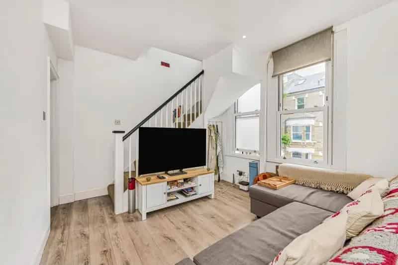 One Double Bedroom Flat near Fulham Broadway