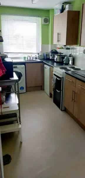 2 Bed Flat Near Goffs Park - Excellent Transport Links