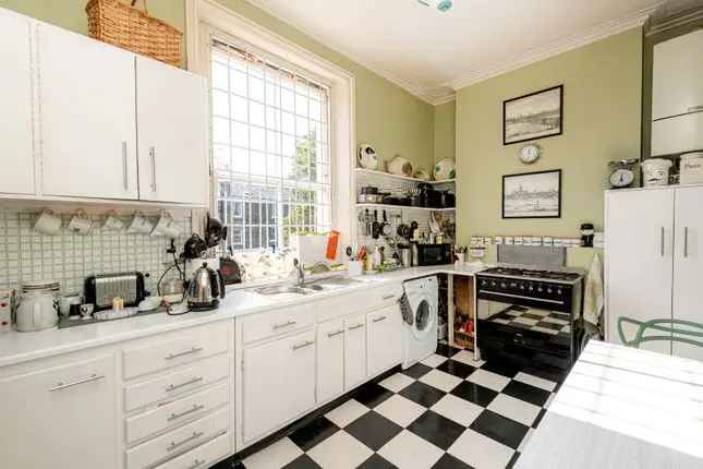 Flat for sale in Oxford Gardens, London W10