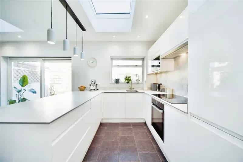 4 Bedroom Semi-Detached House with Large Garden and Double Garage