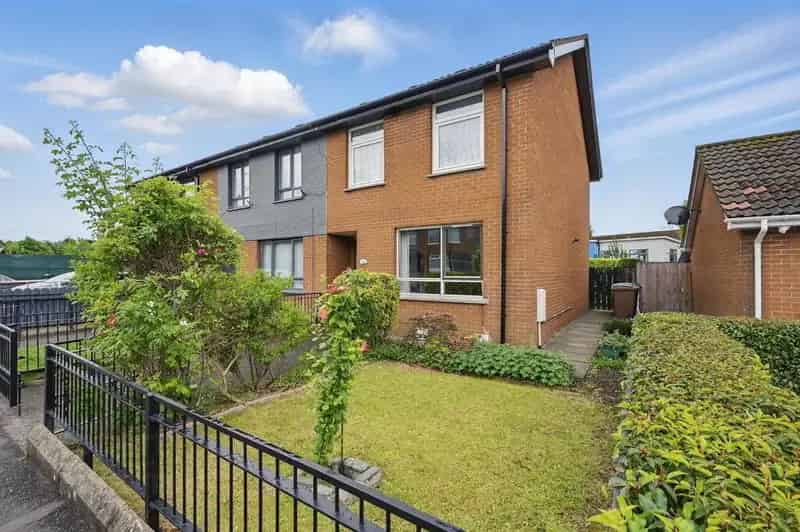 3 Bed End Terrace House Gas CH Double Glazing Gardens Parking