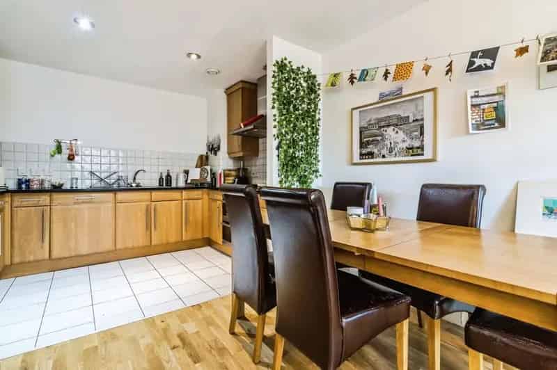 2 Bedroom Flat for Sale Manchester City Centre Near Piccadilly Station