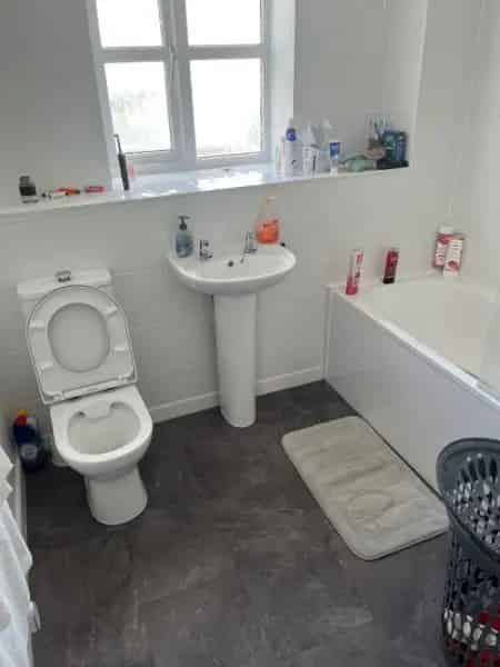 Lovely 2 Bedroom Bungalow Near Family