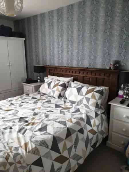 1 Bed 3rd Floor Flat Near Amenities Parking
