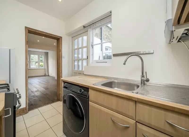 Two Bedroom Cottage Near North Sheen Station
