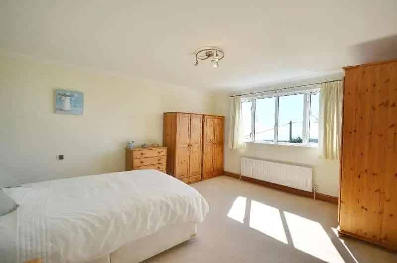 4 Bed Detached House for Sale