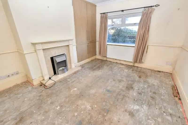 Spacious 1920s Semi-Detached Family Home - Renovation Project