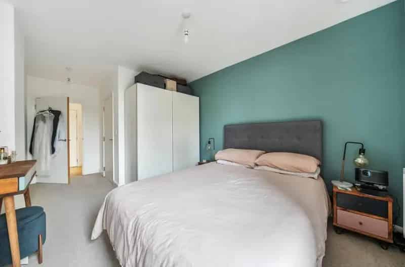 2 Bed 2 Bath Catford Apartment  Ladywell Fields Views