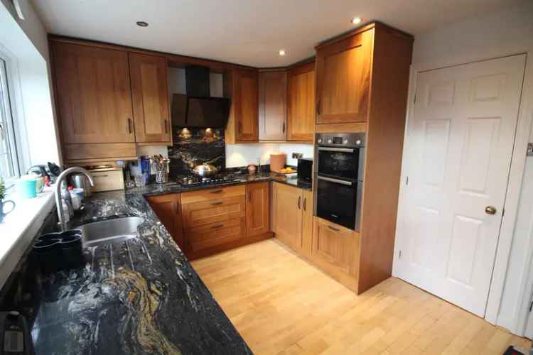 4 Bedroom Detached House with Solar Panels and EV Charger