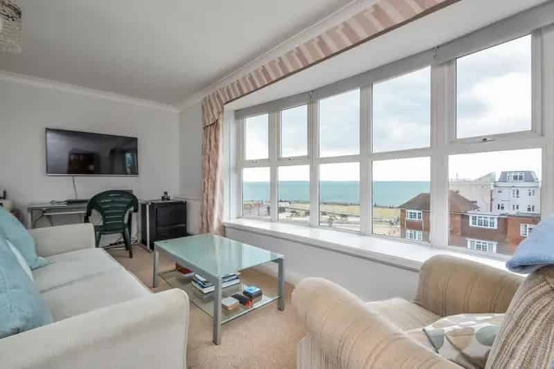 2 Bed Top Floor Apartment Stunning Solent Views Old Portsmouth