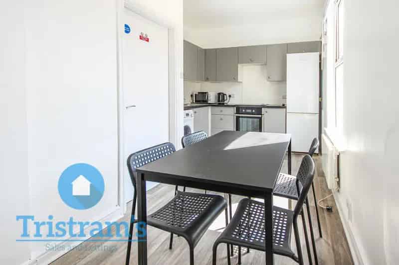 3 Bedroom Student Apartment Near Nottingham University