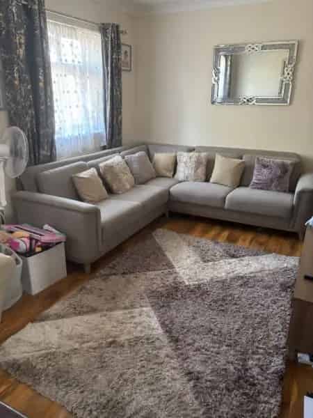 3 Bed Flat near School and Station