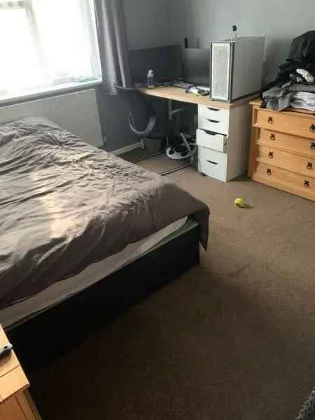 Flat For Rent in Worthing, England