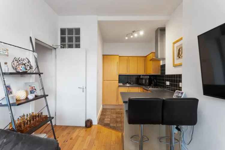 2 Bedroom Flat for Sale in Shore