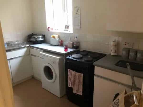 First Floor One Bedroom Flat Near Town Centre