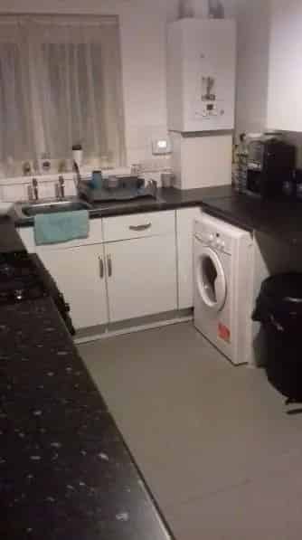 Large Ground Floor Flat near Shops and Buses