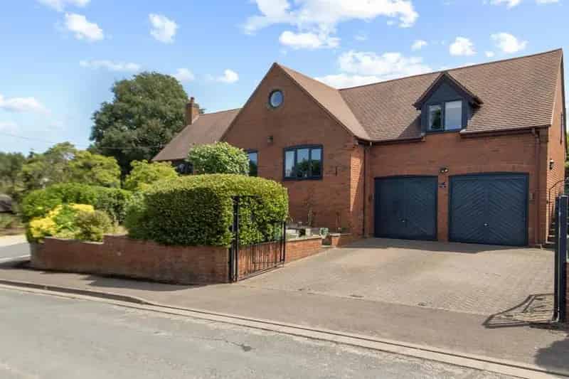 5 Bedroom Detached House for Sale Bromsberrow Heath