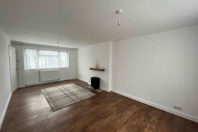 3 Bed Semi-Detached House with Garden