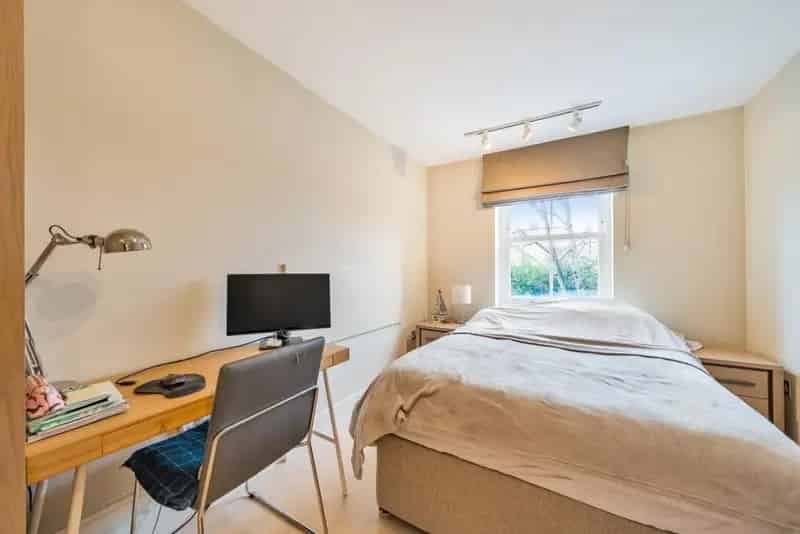 Spacious 2-Bedroom Apartment with Modern Kitchen and Office Space