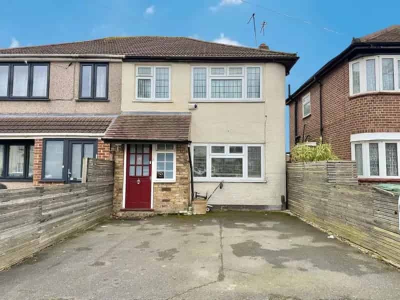 3 bedroom House
 For Sale 
Total Size: 1002 SQ FT