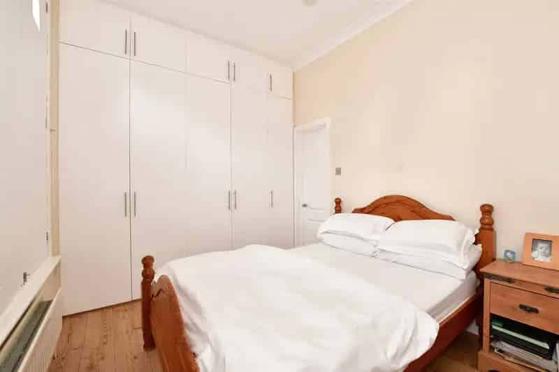 2 Bedroom Maisonette for Sale Near Sutton Town Centre