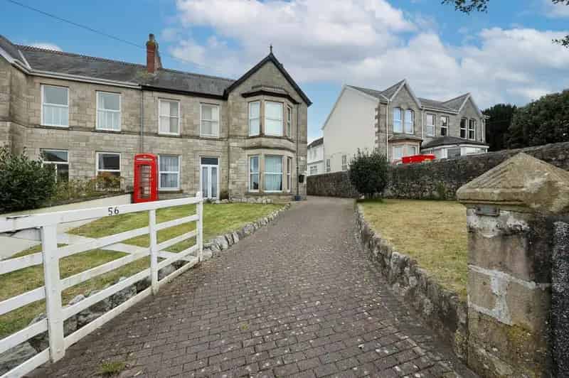 4 Bedroom Semi-Detached Victorian House For Sale