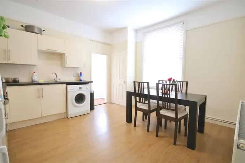 2 Bedroom Flat House to Rent Portsmouth