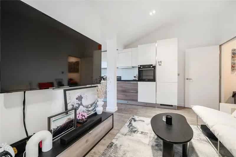 2 Bedroom Flat for Sale Modern Apartment Underfloor Heating Open Plan Living