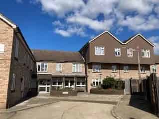 Large 1 Bedroom Flat in Over 55s Sheltered Housing
