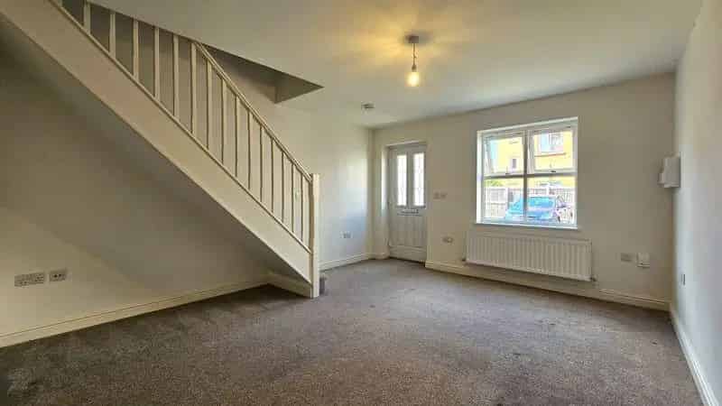 2 bedroom semi-detached house to rent