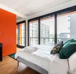 116m² Pet-Friendly Manchester Apartment with Workspace and Smart TV