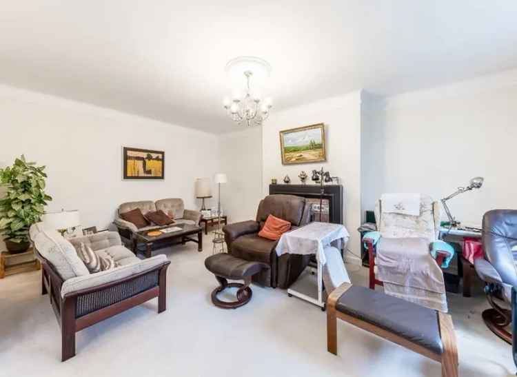 Flat For Sale in London, England