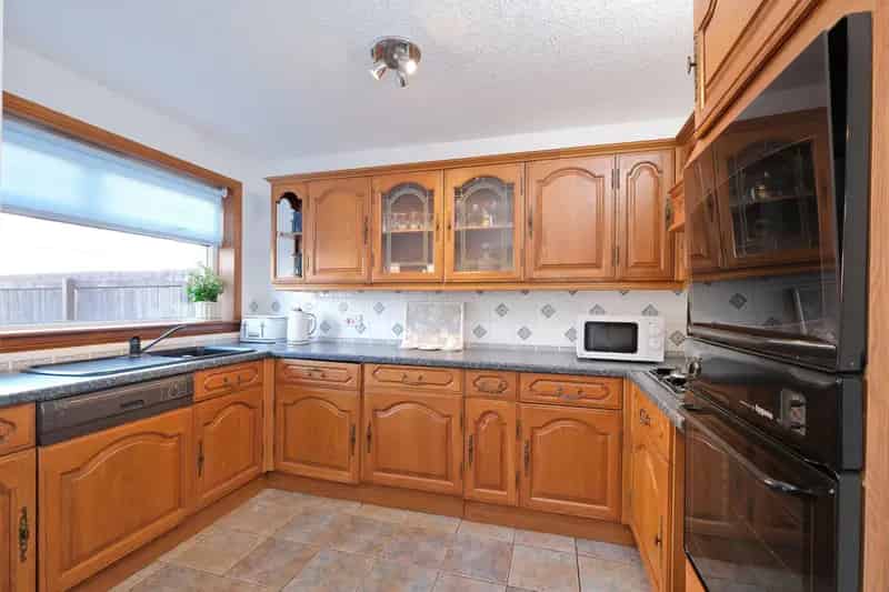 3 Bedroom Mid-Terraced House for Sale