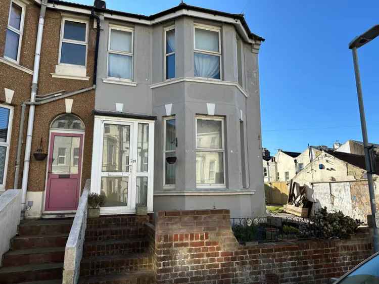 End Terrace House Near Bohemia Road Seafront And Train Station