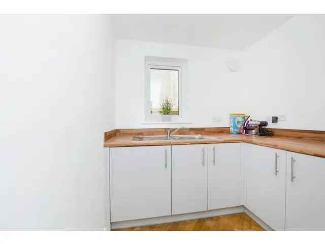 4 Bedroom Detached House for Sale in Roslin