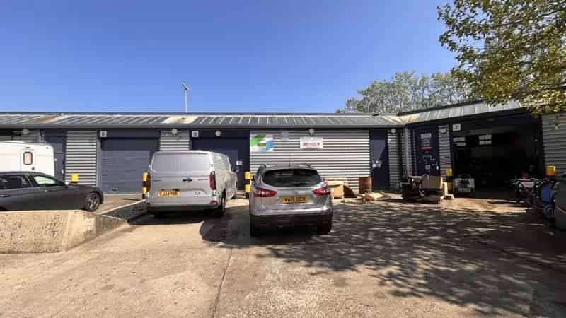 42 Business Units in Landscaped Estate