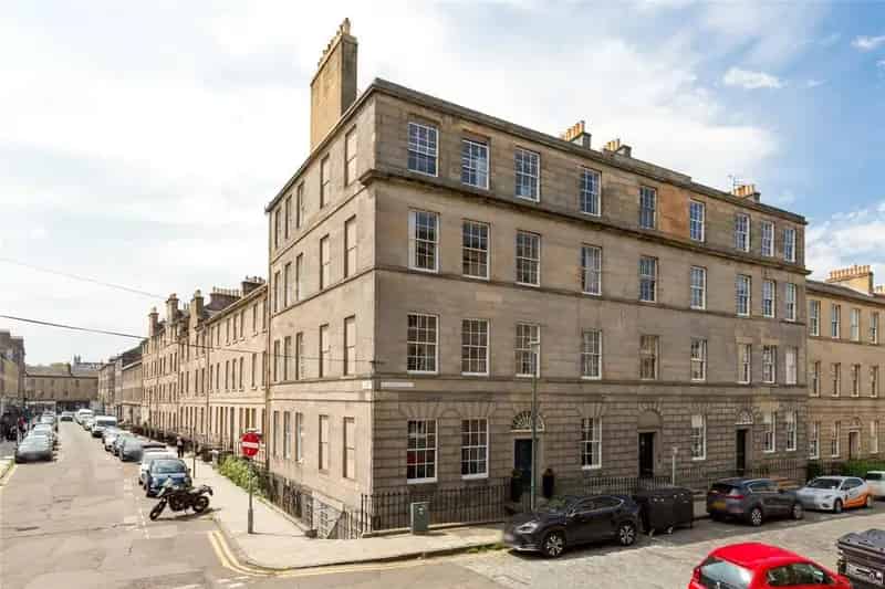 4 Bedroom Apartment for Sale in Edinburgh New Town
