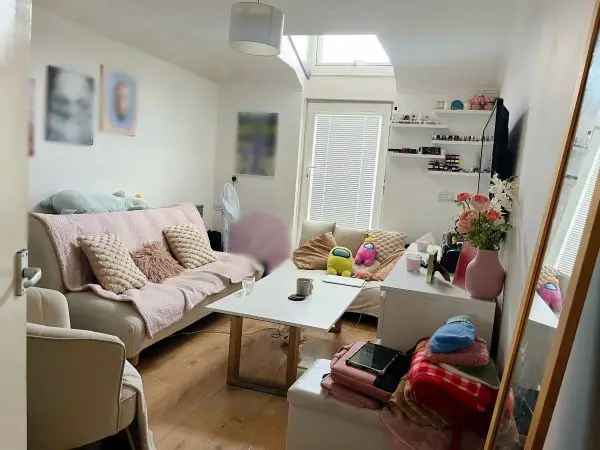 Flat For Rent in Ashfield, England