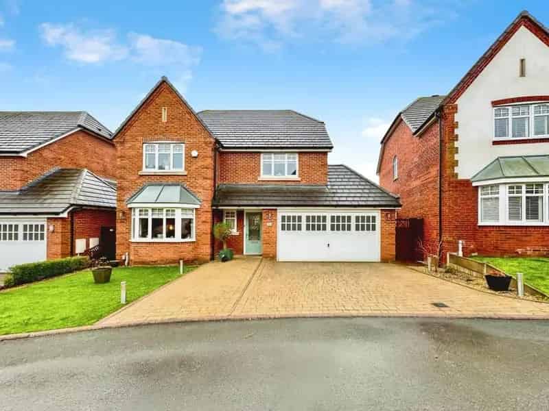 4 Bedroom Detached House for Sale in Wylde Green