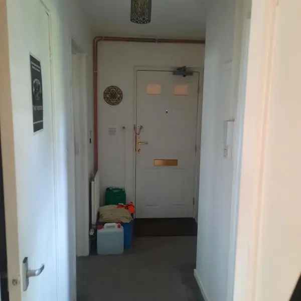 Flat For Rent in Frome, England