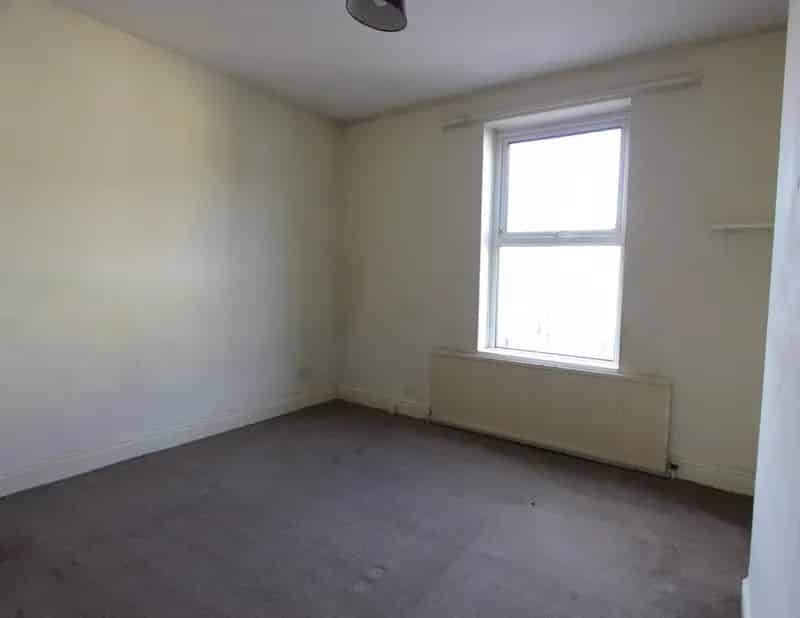 3 bedroom House
 For Sale 
Total Size: 915 SQ FT