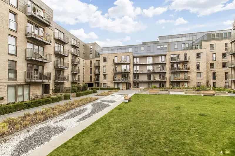 2 Bedroom Flat for Sale in Canonmills Edinburgh
