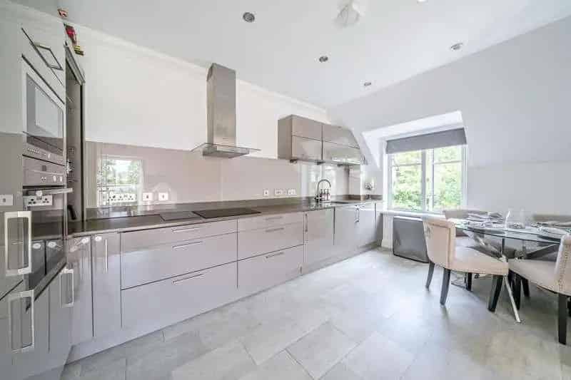 2 Bed Flat for Sale - Modern Refurbished Apartment