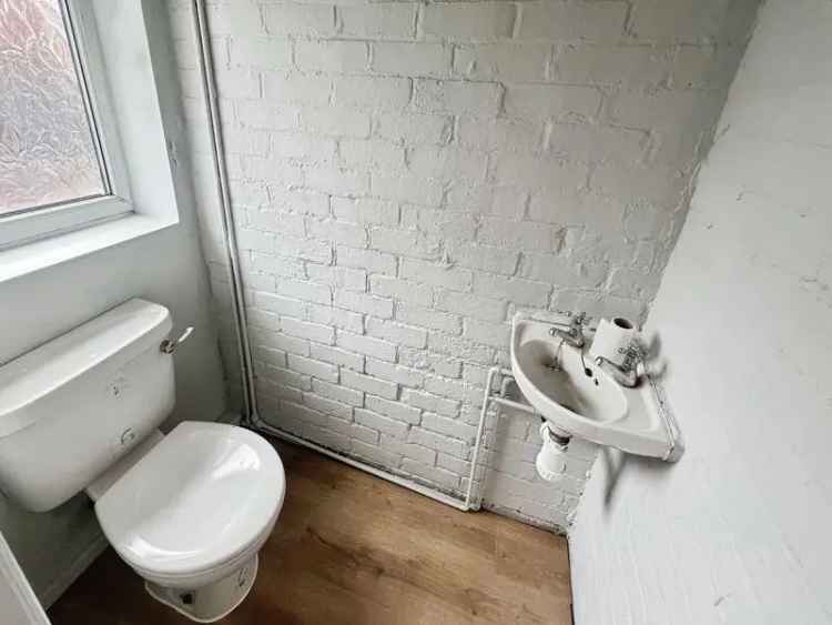 3 Bedroom Semi Detached House To Rent