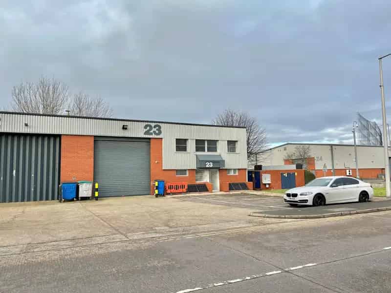 Modern Industrial Warehouse Unit Near Heathrow Airport